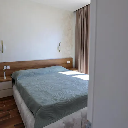 Nicolo - Drymades * Palasë